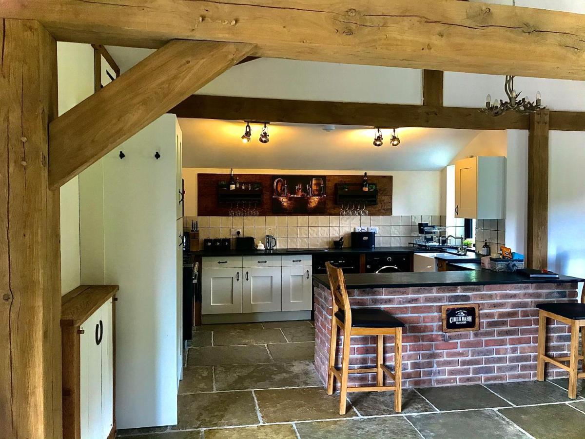 Trelaske Mill Cider Barn-With Hot Tub, Fire Pit Bbq Lewannick Exteriér fotografie